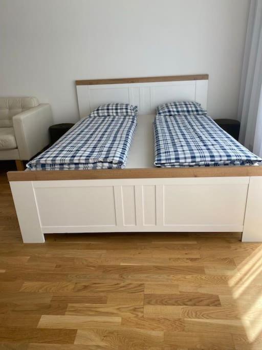 Quiet Near Centre Apartment *